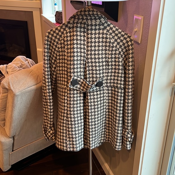 Gorgeous Steve Madden, chevron pattern, teddy coat with a gorgeous pleat! - Picture 4 of 4